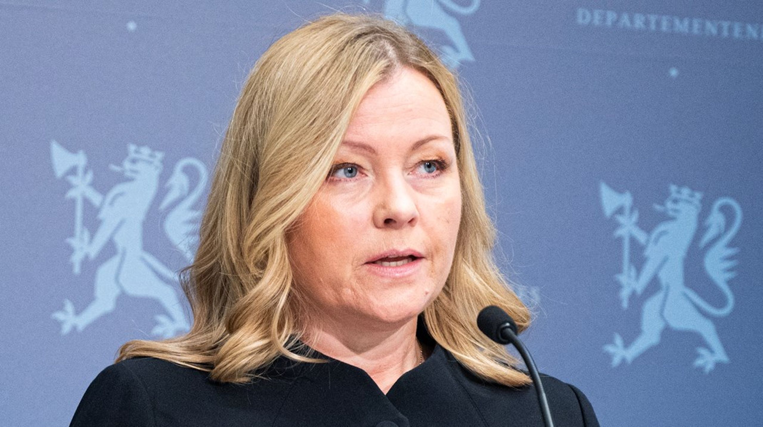 Siden før sommeren har partene kranglet om hvordan de skal håndtere spørsmålet overtidsbetaling for deltidsansatte. Nå sier arbeidsministeren at det ikke lenger er et spørsmål om reglene skal endres, men hvordan de skal endres.