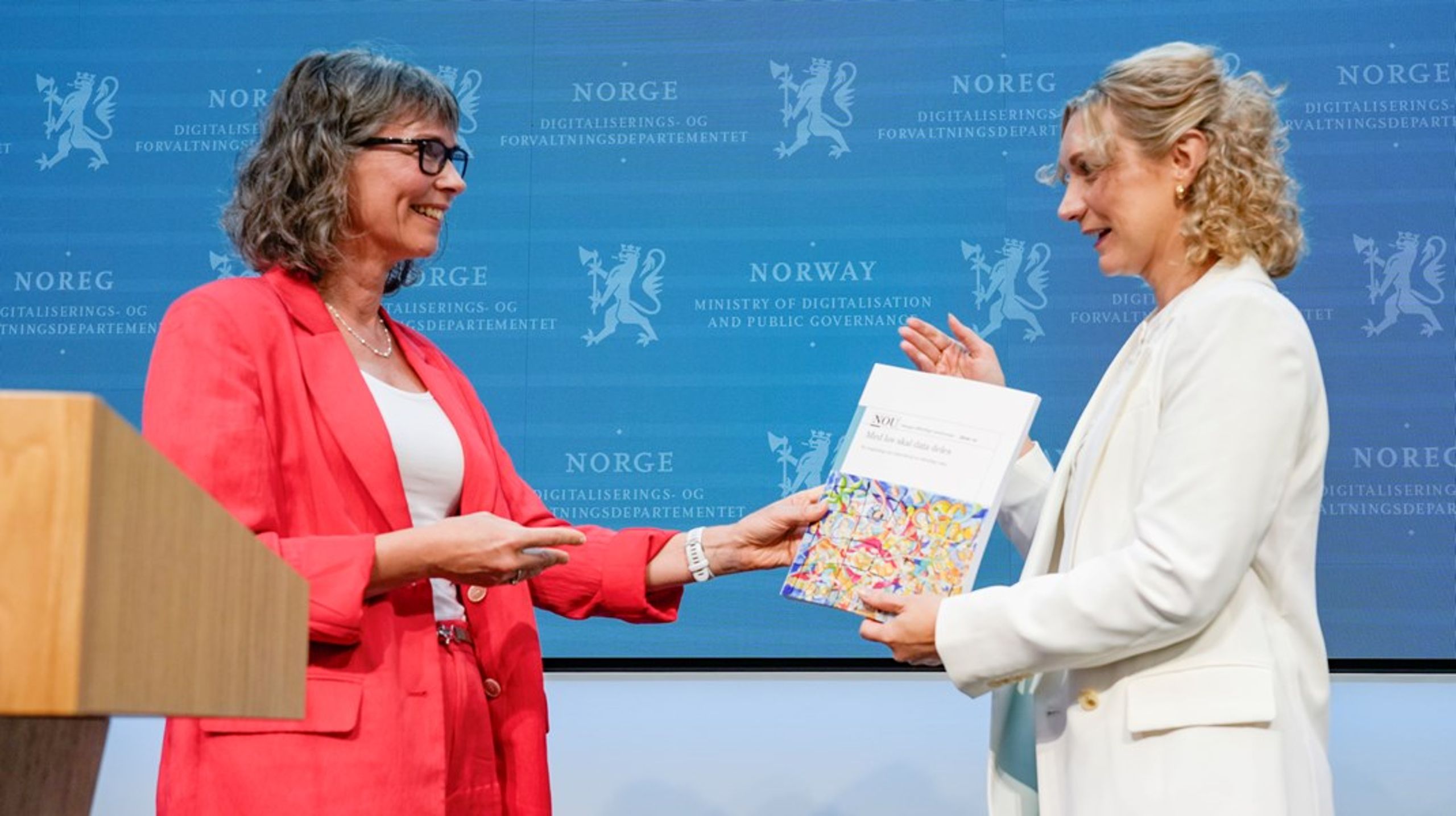 I juni 2024 mottok Karianne Tung utredningen «Med lov skal data deles» fra utvalgsleder Camilla Selman. Nå nærmer det seg lovdebatt i Stortinget.