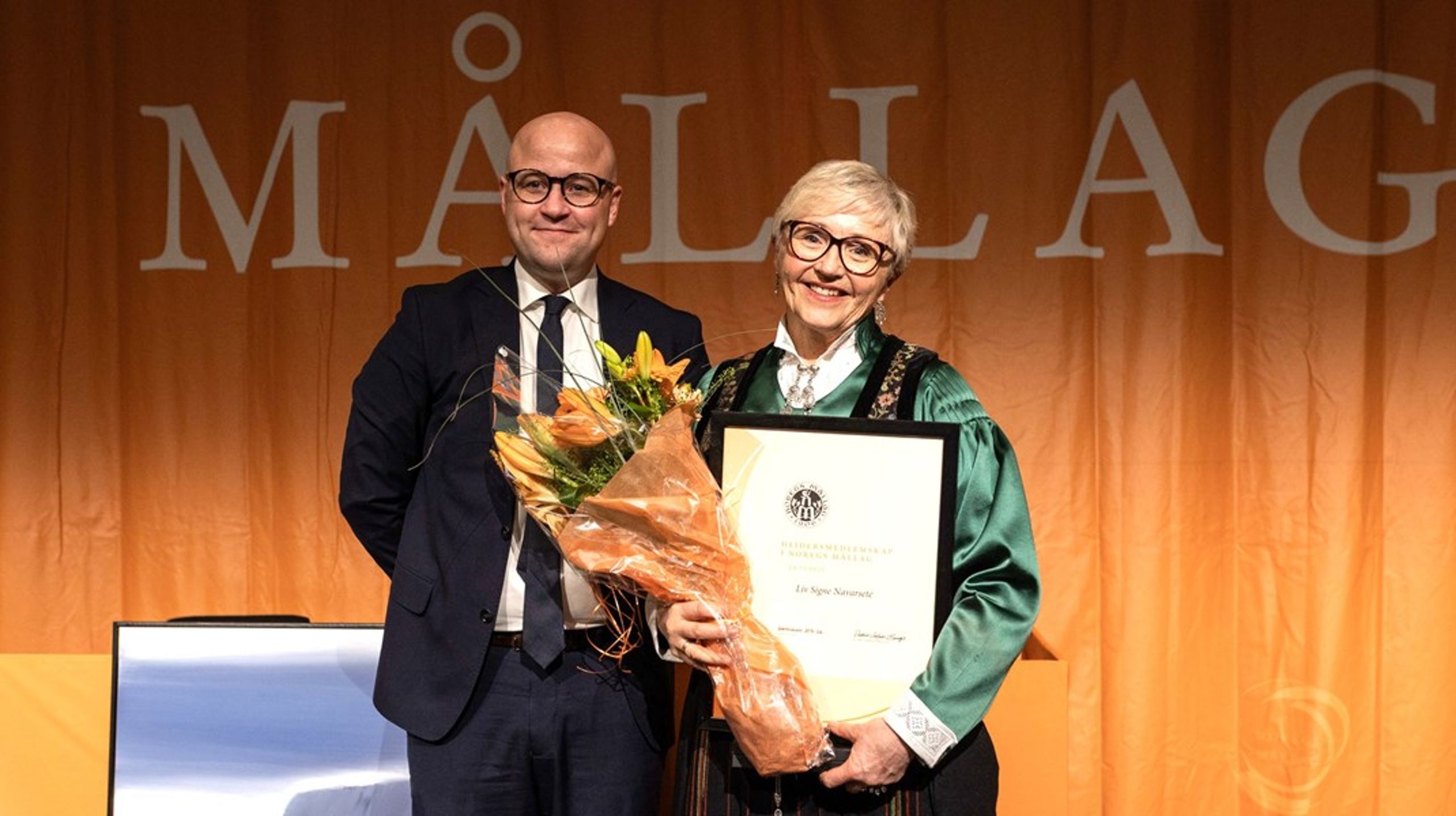 Leiar i Noregs Mållag, Peder Lofnes Hauge, heidra Liv Signe Navarsete for innsatsen for nynorsken i helga.