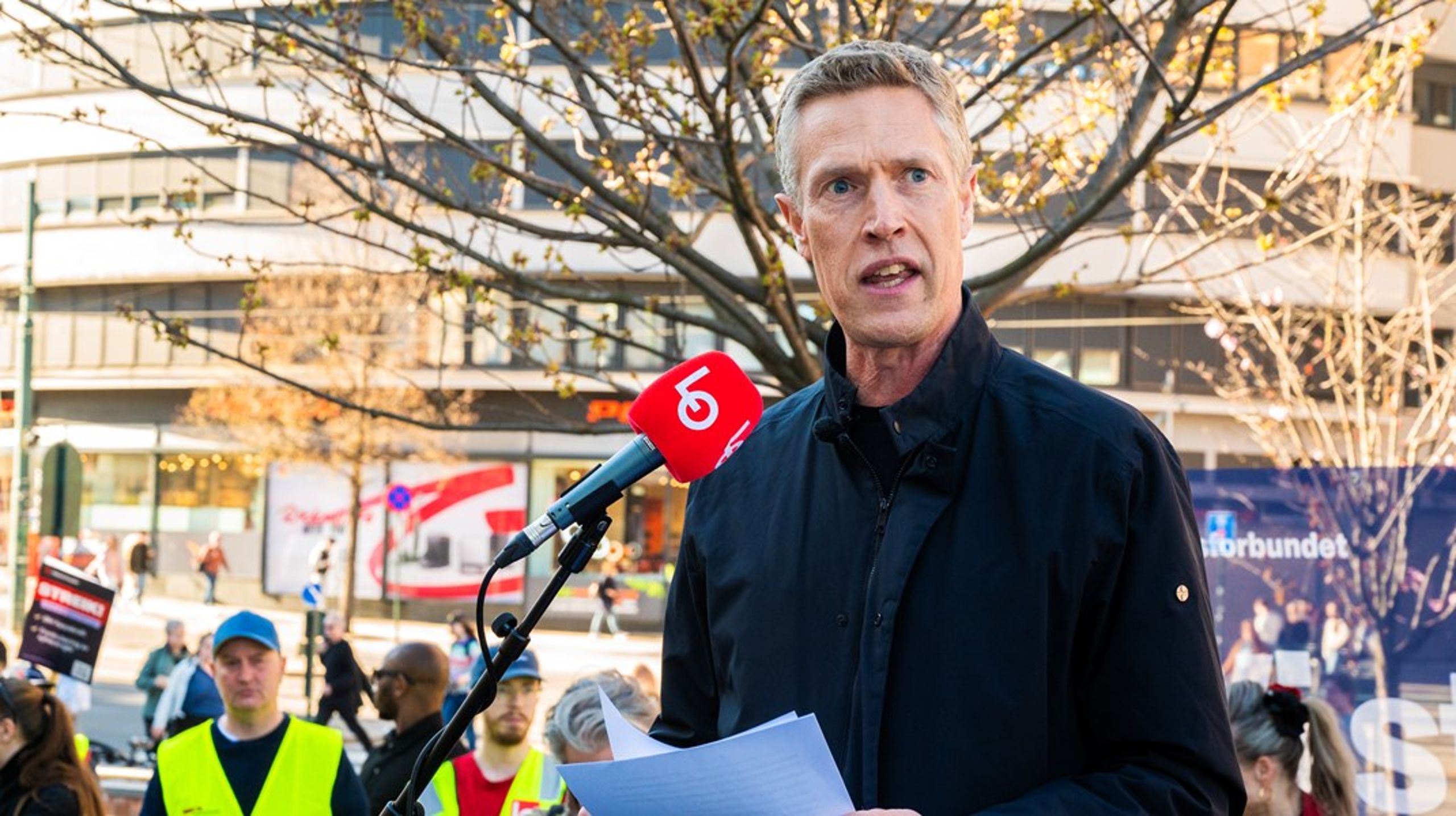 Fellesforbundets leder, Christian Justnes, under en streikemarkering 23. april.