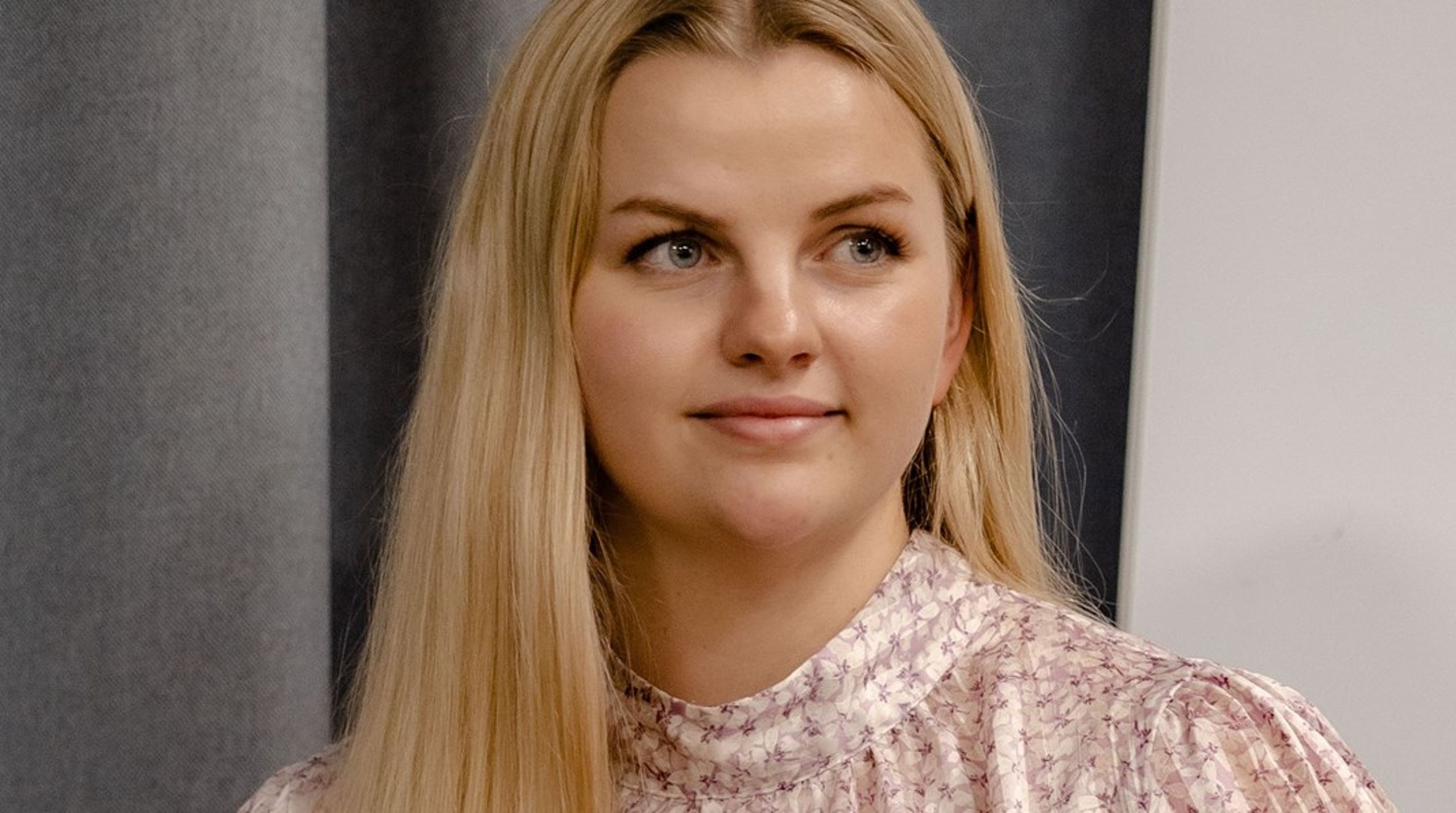 Lara Emilie Jonsson er ansatt som EØS-rådgiver i Den Norske Helsingforskomité.