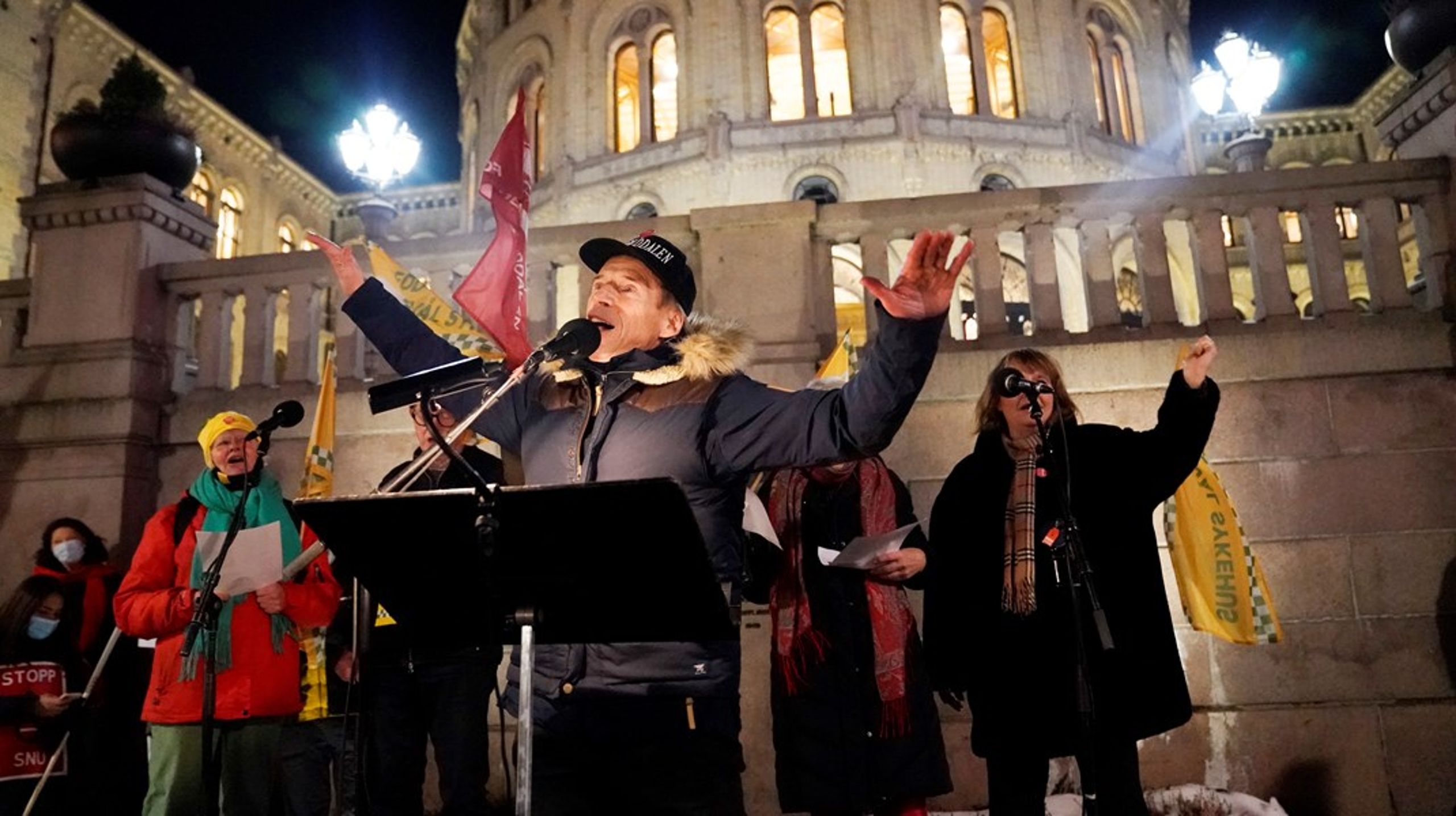Jan Bøhler under&nbsp;Folkeaksjonen Redd Ullevål Sykehus sin markering utenfor Stortinget i 2022. Nå ønsker Bøhler å gjennomføre lignende markeringer på innsiden av Stortinget.