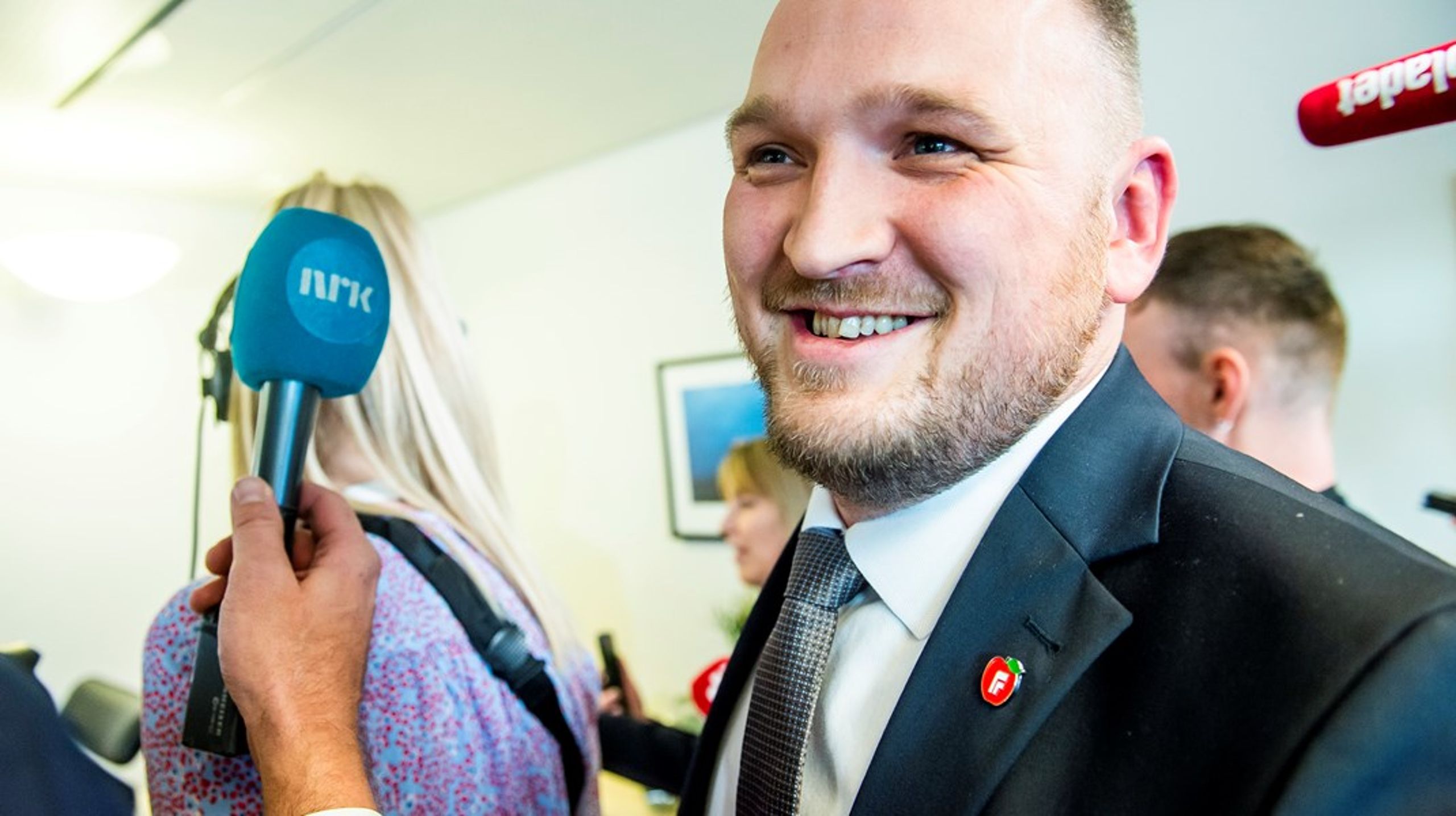 Jon Georg Dale har overtatt rollen som daglig leder i First House. Her fra da Dale overlot sjefsstolen i Samferdseslsdepartementet til Knut Arild Hareide.