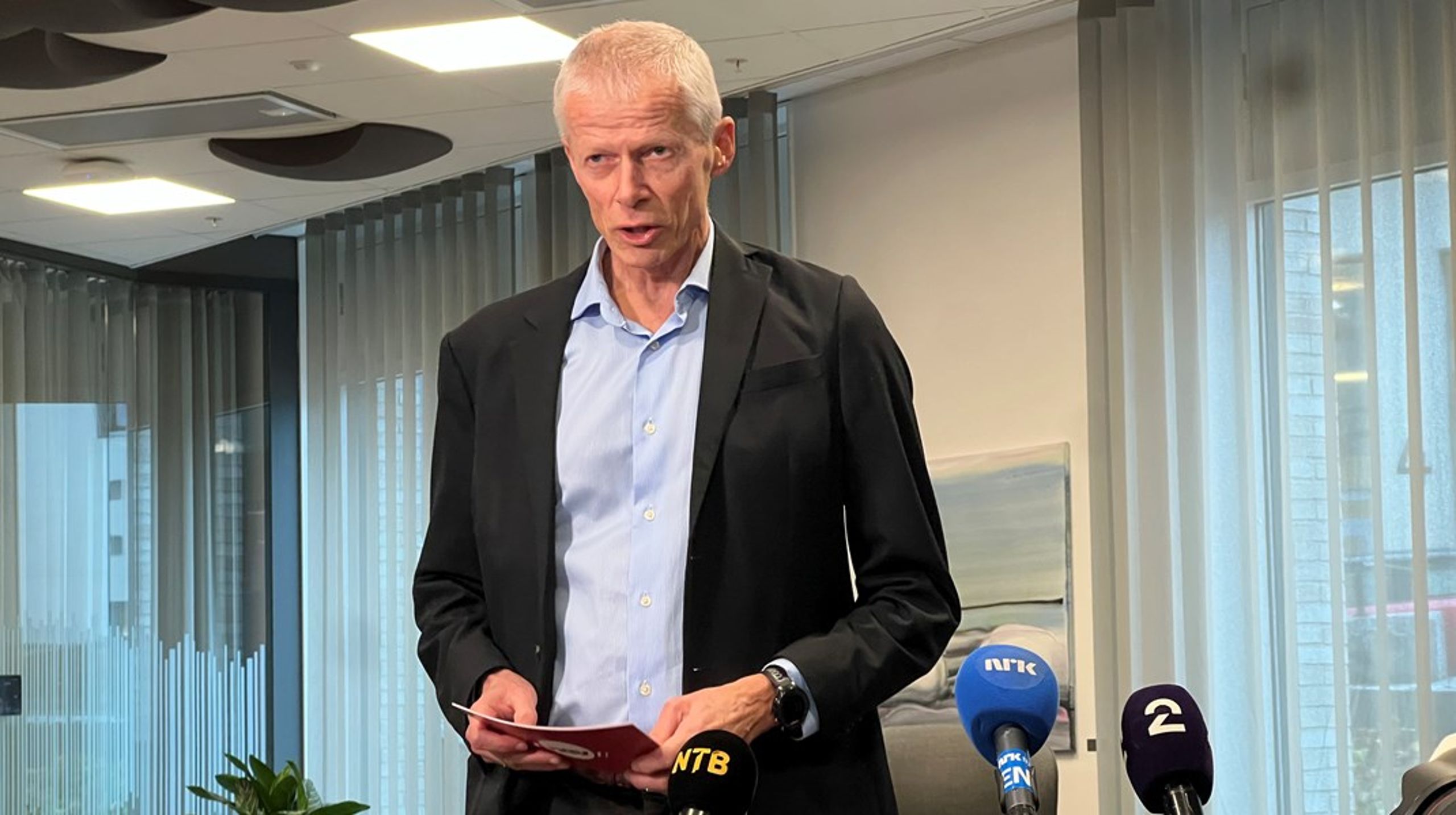 Hans Christian Holte forklarte seg om sin avgang som Nav-sjef på en pressekonferanse tirsdag.