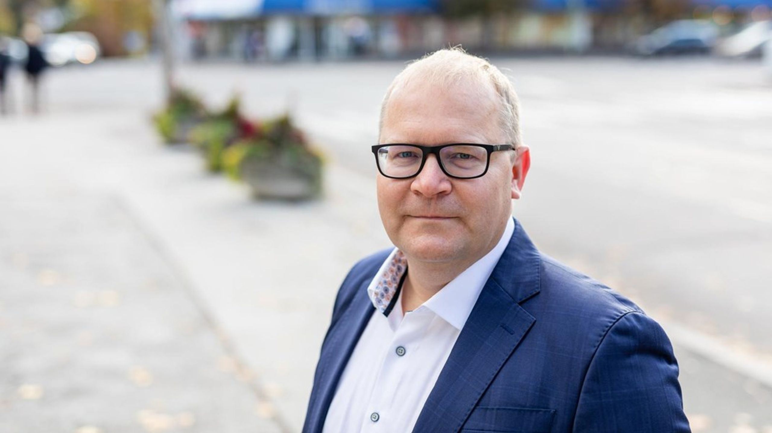 Russerne kan gjøre hva de vil, fordi de fleste vesteuropeiske land ikke har investert tilstrekkelig i Forsvaret sitt de siste tretti årene, sier EU-parlamentarikeren Urmas Paet. Han vil nå ta aktive grep for også å få Norge med i EU.&nbsp;