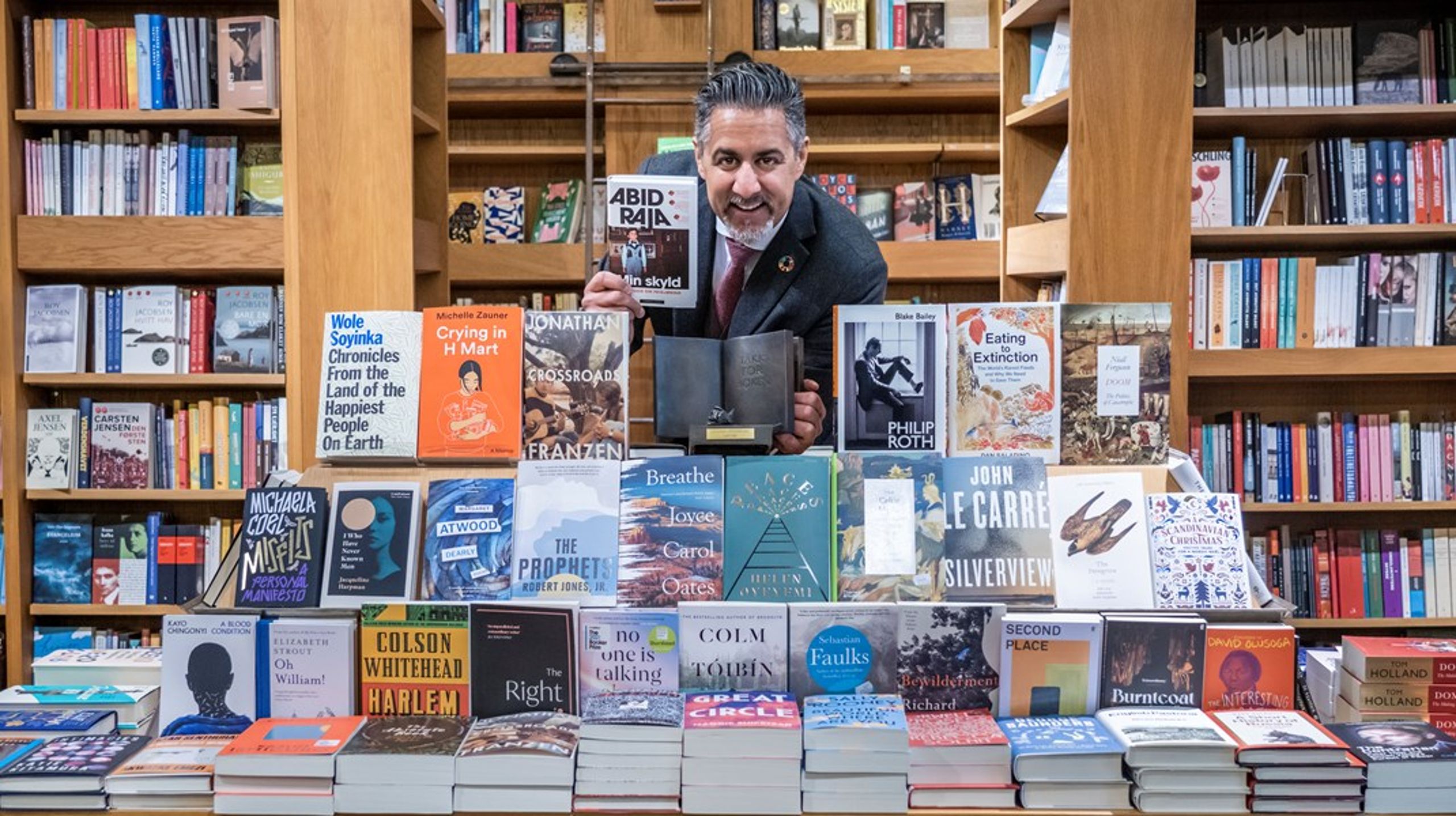 <div>Abid Raja (V) tjener godt på bokutgivelser ved siden av&nbsp;stortingsvervet.</div>