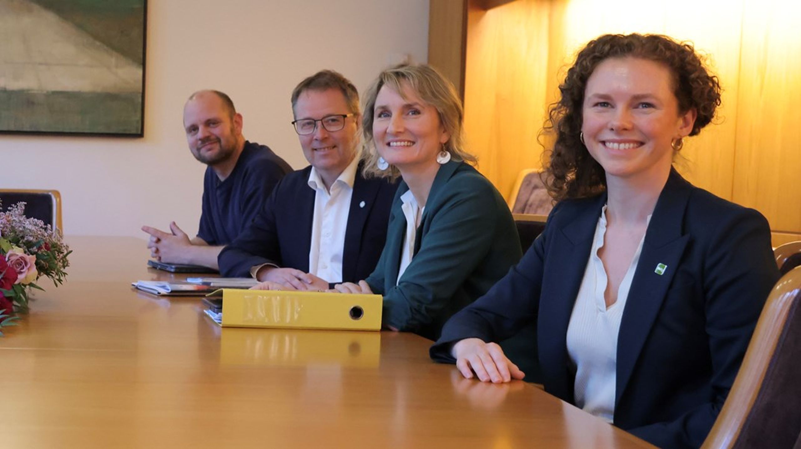 Denne firerbanden skal forhandle med Ap om neste års budsjett. F.v.&nbsp;Mimir Kristjansson (Rødt), Bjørn Arild Gram (Sp), Marthe Hammer (SV) og Ingrid Liland (MDG).