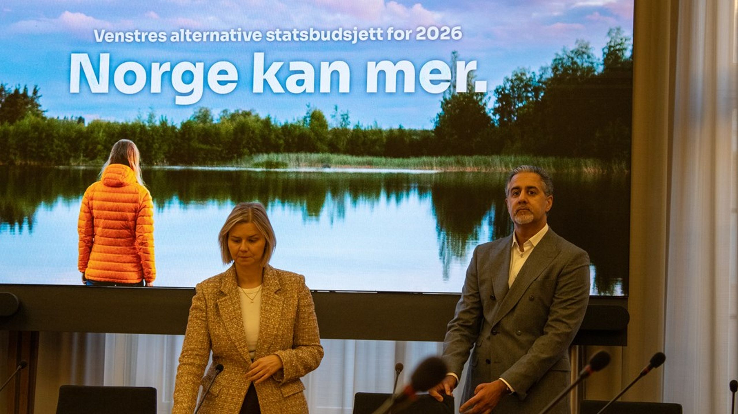 Venstre-leder Guri Melby og finanspolitisk talsperson Abid Raja la torsdag frem Venstres alternative statsbudsjett.<br>