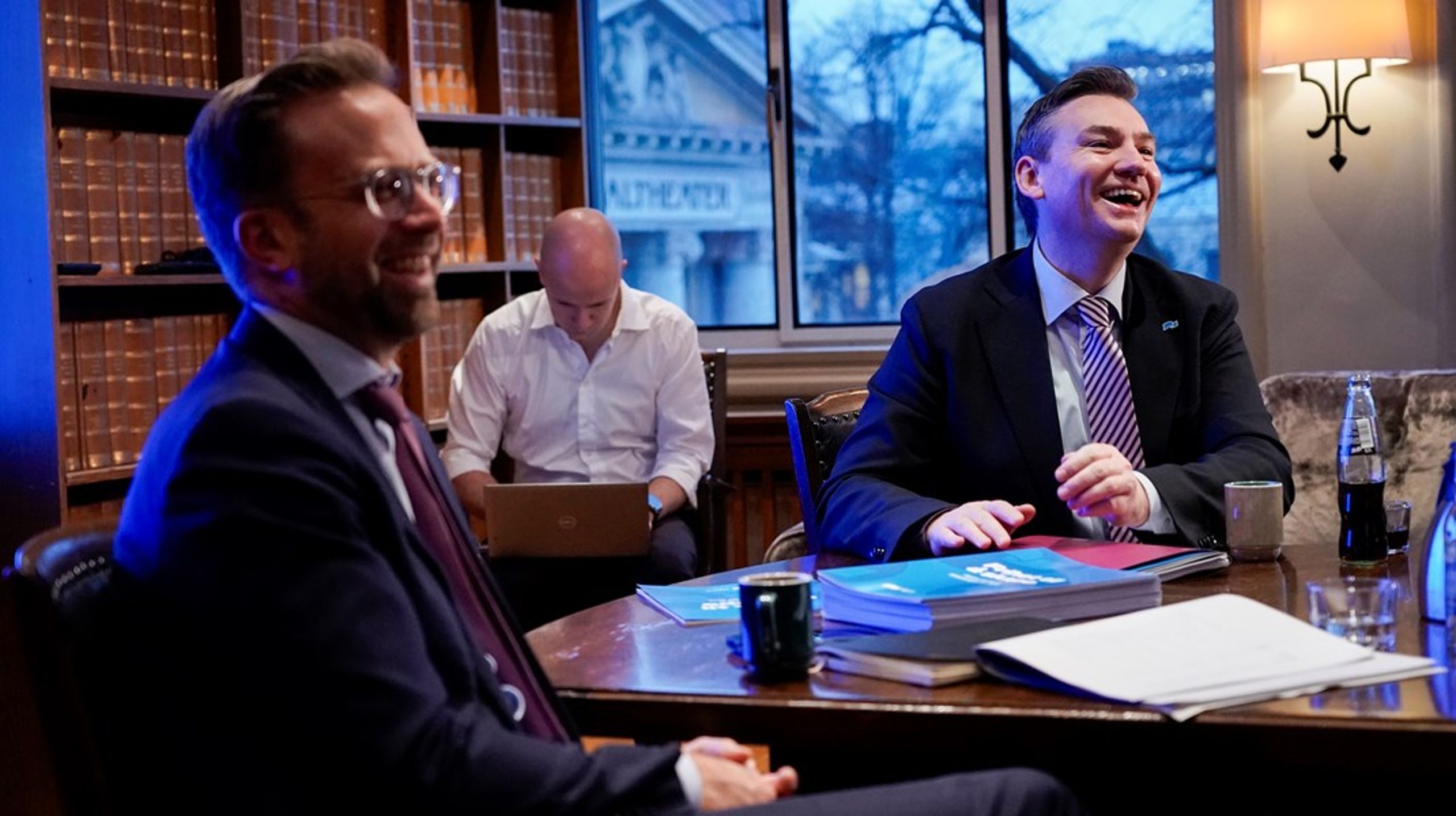 Høyres finanspolitikere Henrik Asheim og Nikolai Astrup presenterte Høyres alternative statsbudsjett tirsdag.