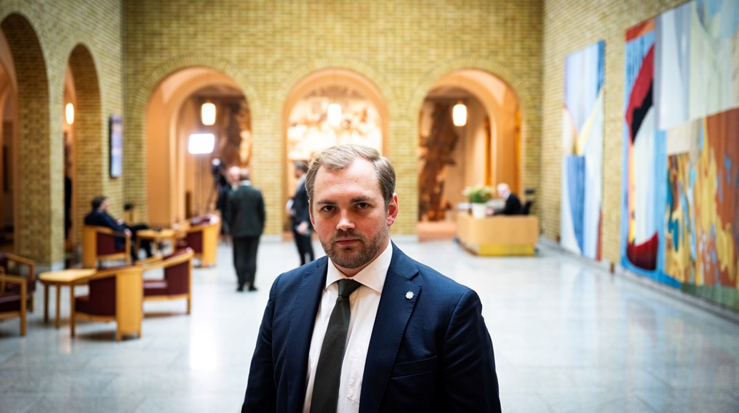 Stortingsrepresentant Bent-Joacim Bentzen (Sp) gir seg ikke i jakten på pengene som ble lovet til Andøya. Nå sender han nytt spørsmål til forsvarsministeren.