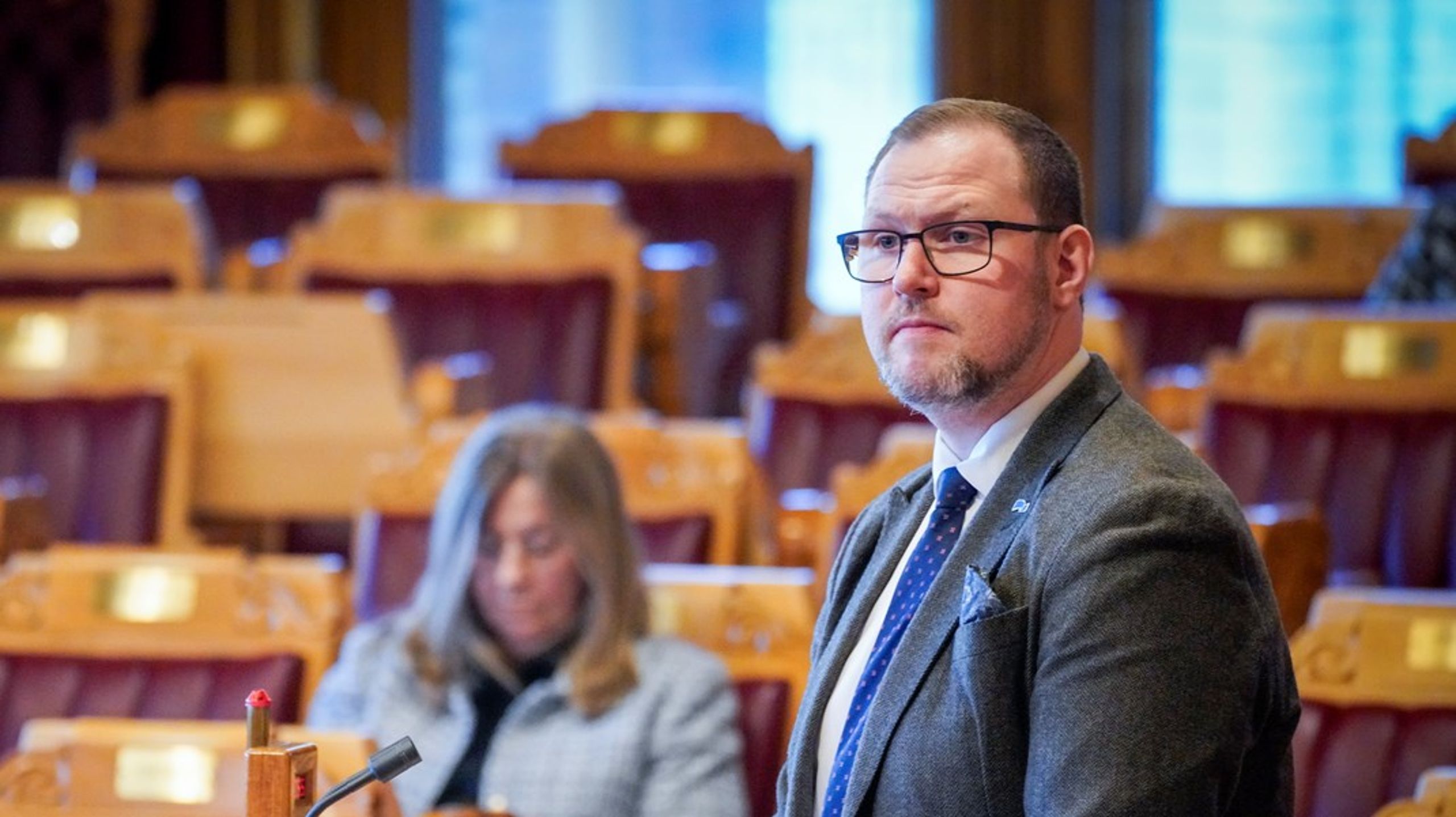 Erlend Svardal Bøe (H) er kritisk til det han mener er et uvanlig svakt helsebudsjett fra Ap og resten av budsjettkameratene.