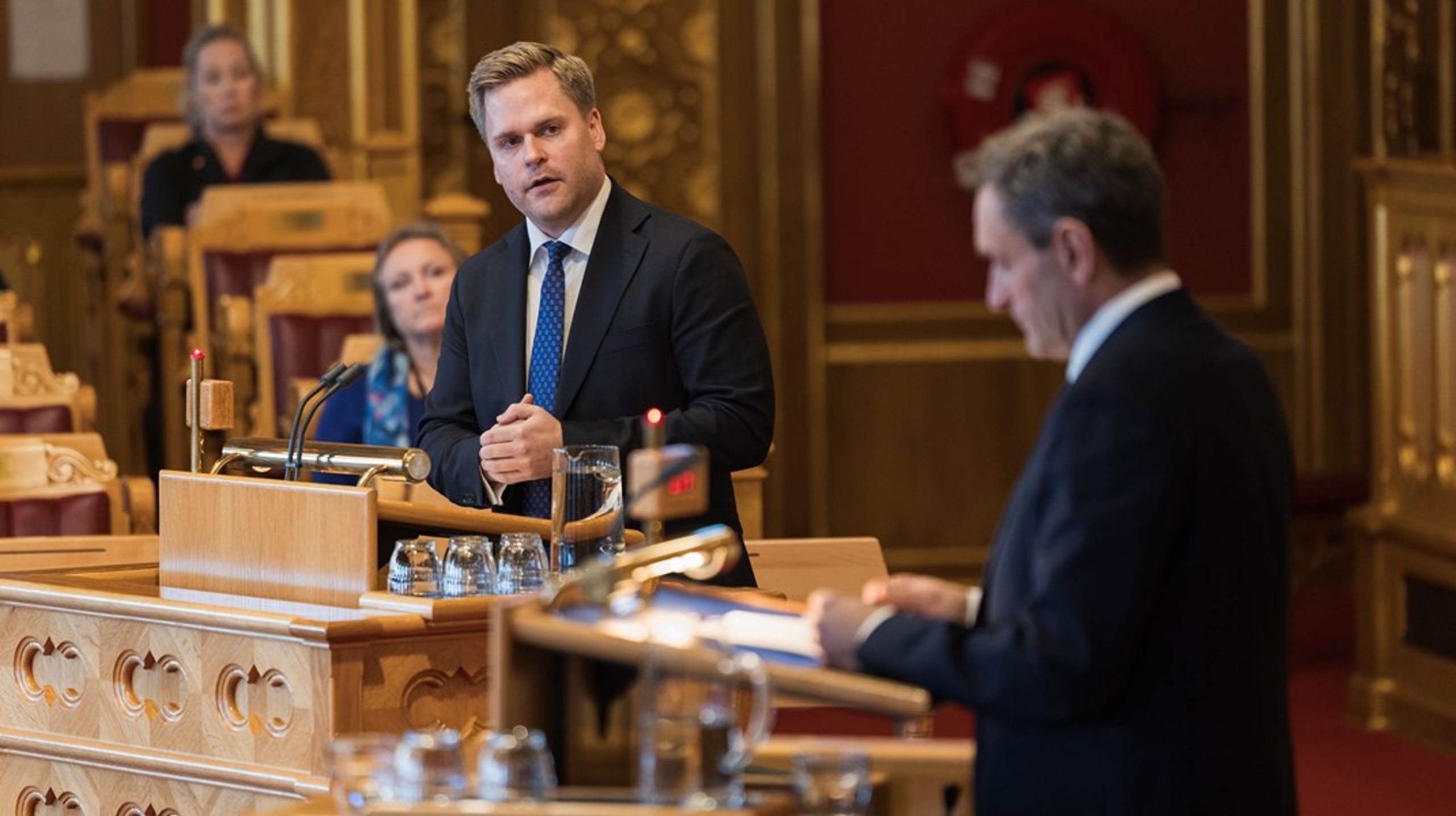 MDGs nye omstillingskommisjon er&nbsp;«det første skrittet mot å avvikle olje- og gassproduksjon på norsk sokkel», mener Kristoffer Sivertsen. Her i debatt mot nettopp MDG-leder Arild Hermstad.