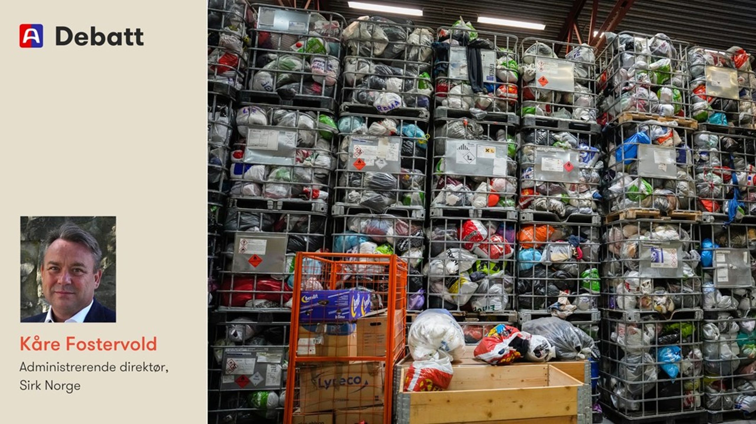 Tøyinnsamlere over hele landet – de fleste med veldedige eller humanitære formål – drukner i tonnevis med hullete, skitne og ubrukelige klær folk nå kaster i tekstiltårnene, i tro om at det går an å trylle dem om til brukbare klær andre vil kjøpe, eller i hvert fall lage malematter og filleryer av dem, skriver innleggsforfatteren.