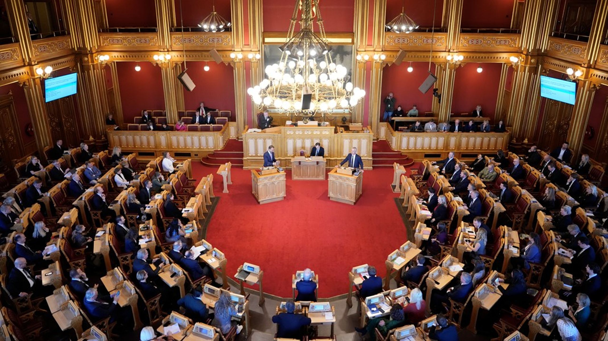 Det er siste innspurt før jul i stortingssalen denne uken.