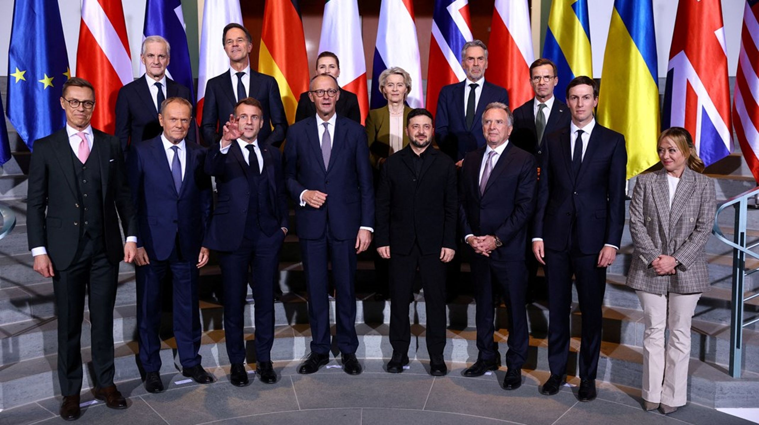 På møtet i Berlin deltok Ukrainas president Volodymyr Zelenskiy, Jared Kushner som er Donald Trumps svigersønn, USAs spesialutsending Steve Witkoff, Tysklands forbundskansler&nbsp;Friedrich Merz, Frankrikes president Emmanuel Macron, EU-kommisær-president&nbsp;Ursula von der Leyen, Natos generalsekretær&nbsp;Mark Rutte, Danmarks statsminister Mette Frederiksen, Finlands president Alexander Stubb, Italias statsminister Giorgia Meloni, statsminister Jonas Gahr Støre, Sveriges statsminister Ulf Kristersson, Polens statsminister Donald Tusk og Nederlands statsminister&nbsp;Dick Schoof.&nbsp;