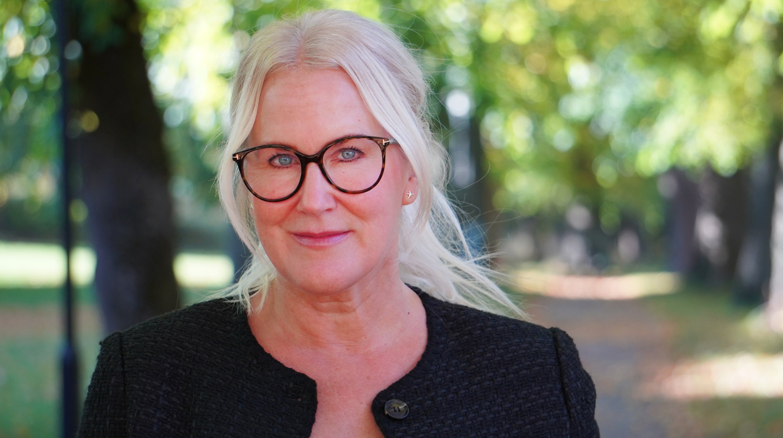 Tilliten til KI øker, men offentlig sektor henger etter når det gjelder styring og ansvar