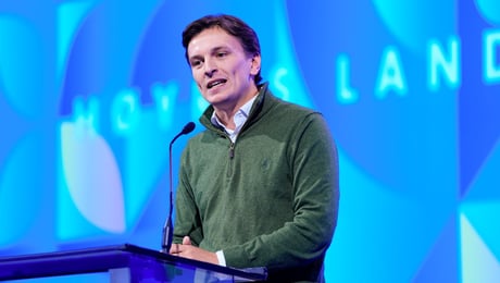 Erkjenner skyld for skjermens inntog i skolen. Nå vil Høyre dra i nødbremsen