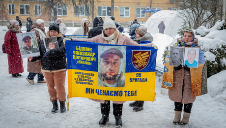 Den 42 år gamle soldaten var erklært død ved fronten og begravet. Men fire år inn i krigen skjer det fortsatt små mirakler i Ukraina