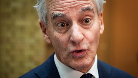 Høyre-politiker applauderte Støres Frp-angrep og fikk refs: – Kanskje upassende