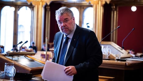 Trekker seg som 1. visepresident på Stortinget etter fyllekjøring: – Jeg har et alkoholproblem