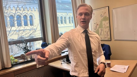 11 grunner til å intervjue Simen Velle: Om møteskulking, narkotika, sykdom – og om hva han tviler på hver dag