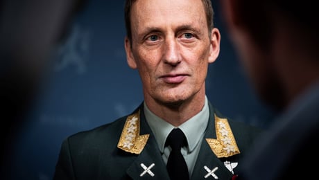 Presser forsvarssjefen i nytt brev om pensjonsfloken: «Uakseptabelt mislighold»