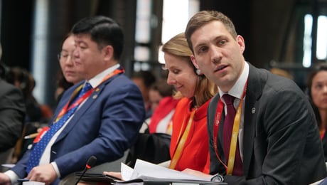 Energikrisen preget starten på årets klimaforhandlinger. Blir et hovedtema, sier klimaministeren