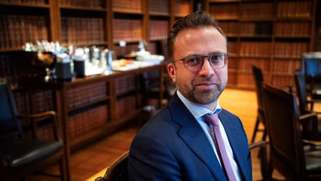 Astrup freser mot Stoltenberg:  – Kritikken fremstår helt latterlig 