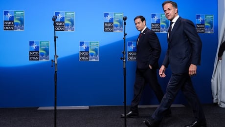 Spørsmålene sto i kø på NATO-møtet. Men Mark Rutte hadde noen gode nyheter