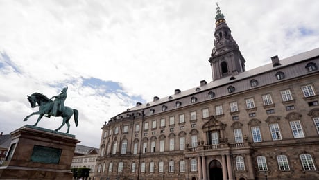 Danmark går fra 24 til 21 departementer – slik omfordeles oppgavene i regjeringsapparatet