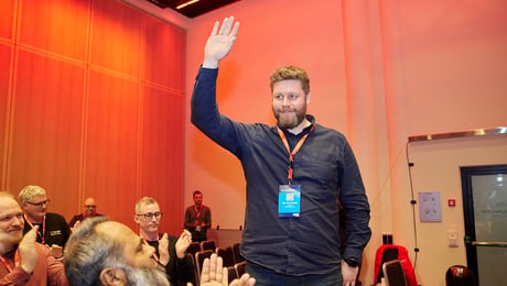 Går av som forbundsleder etter turbulent periode