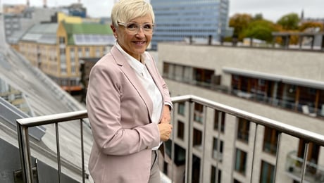 Hun skulle ønske hun hadde hatt erfaringen som statsforvalter før hun begynte på Stortinget: – Må slutte å skyte pianisten