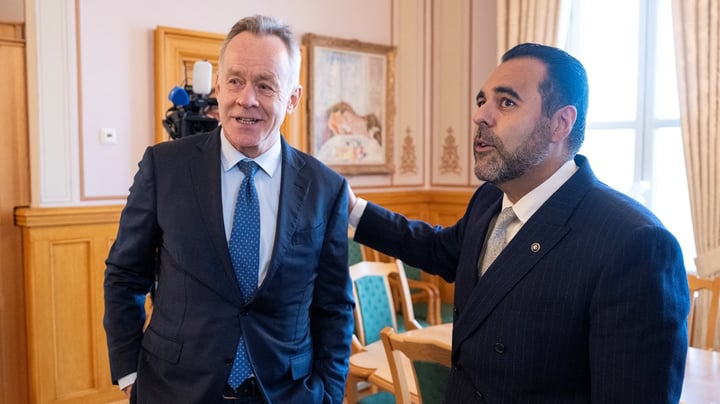Dette skjer i politikken i uke 19: Første møte i Epstein-kommisjonen, høring om oljefondet og markering av frigjøringsdagen