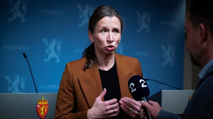 Dette skjer på Løvebakken: Fyrverkeri og generell bevæpning av politiet