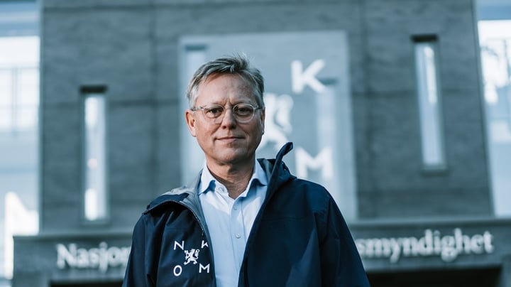 Nkom-direktør går på dagen 