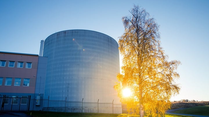 Verdens eldste atomavfall ligger i et boligområde i Norge. Ingen vet hvilken tilstand det er i