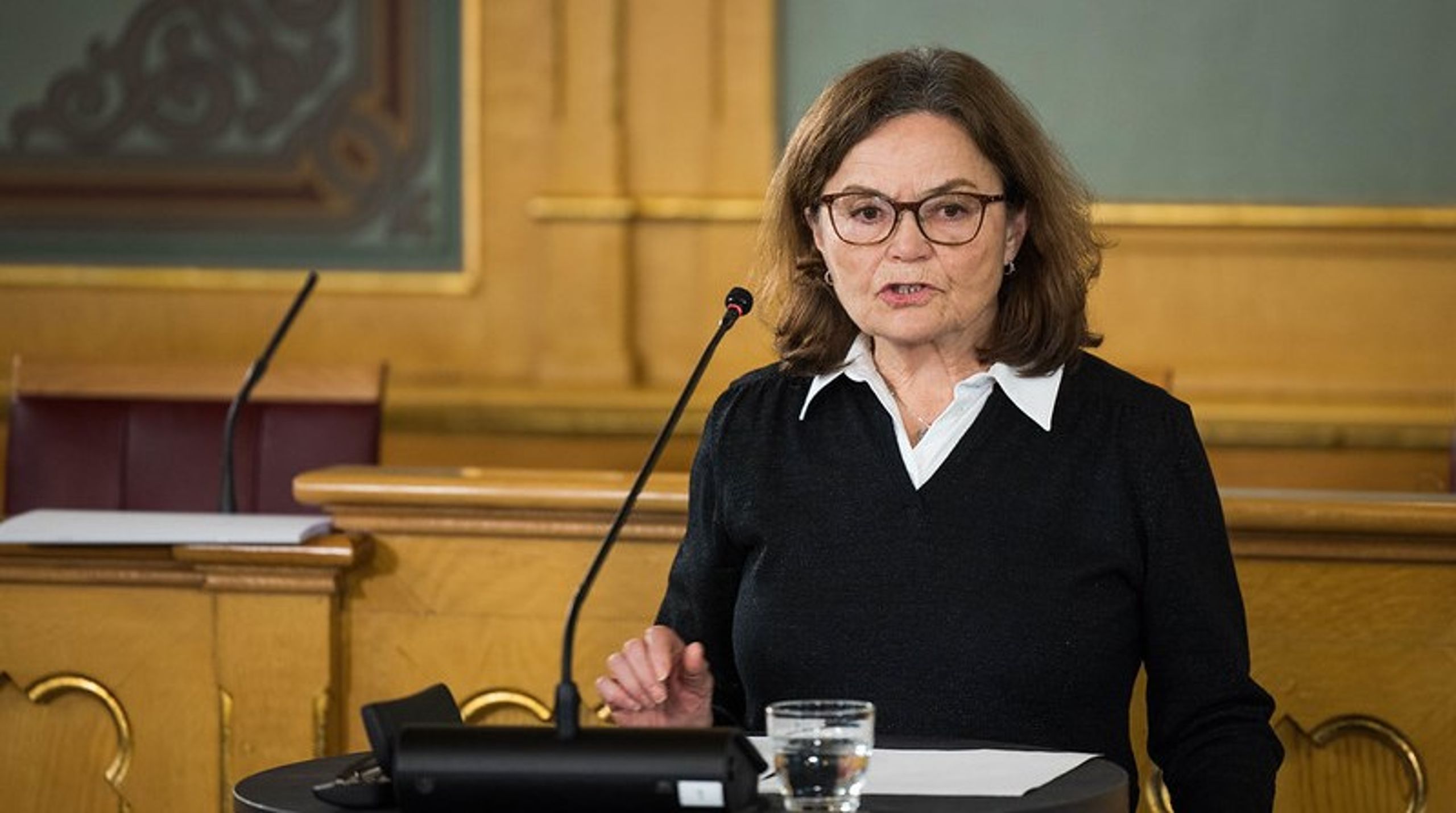 Therese Johnsen har ledet Utvalget for ekstern gjennomgang av økonomiske ordninger for stortingsrepresentanter. Tirsdag leverte hun utvalgets rapport til Stortinget.
