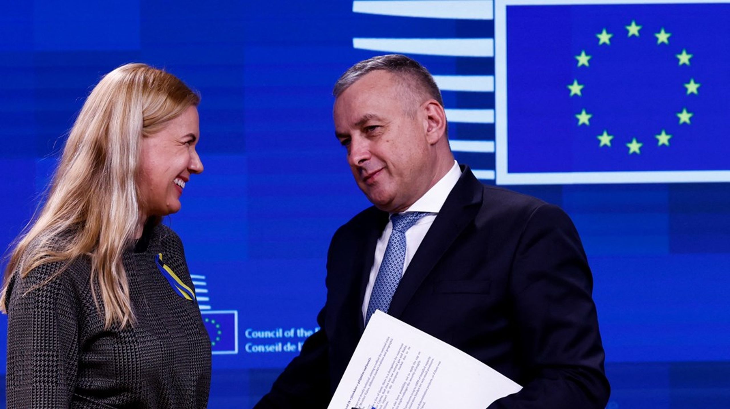 EU-kommissæren for energi, Kadri Simson, la fram den nye energipakken på en pressekonferanse fredag sammen med Tsjekkias Jozef Sikela.