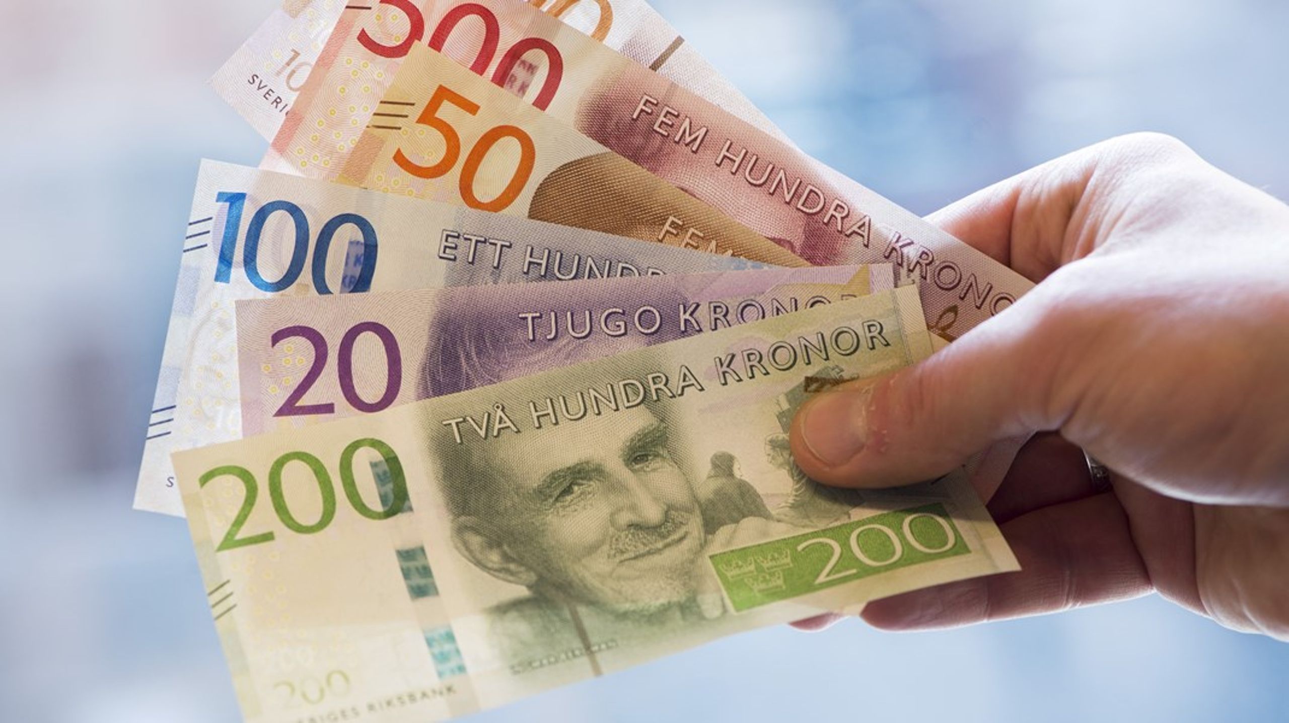 EUs minstelønnsdirektiv kan få store konsekvenser for den svenske modellen for lønnsdannelse, ifølge professor i samfunnsøkonomi og statsvitenskap, Nils Karlson.<br>