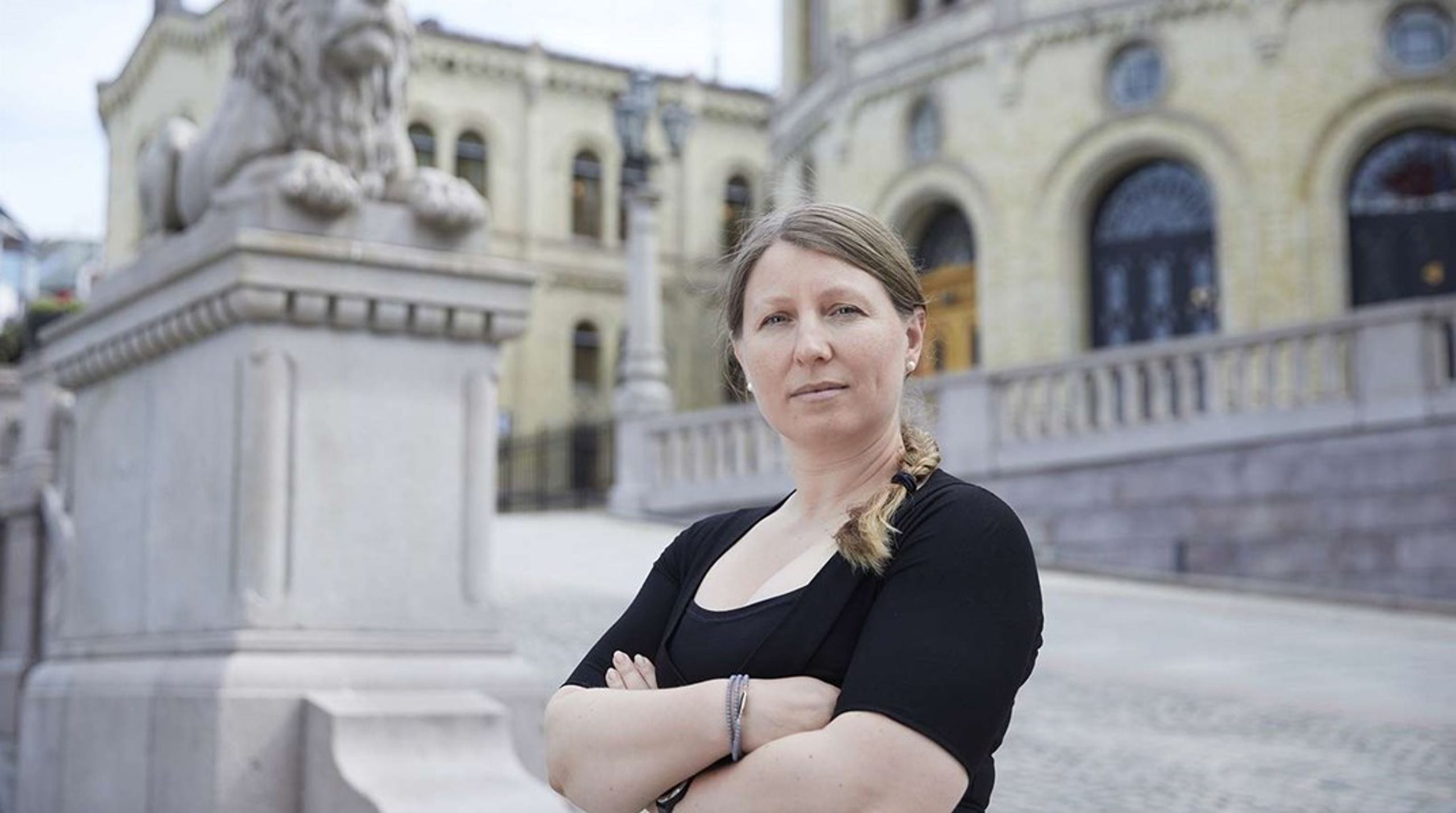 Forskerforbundets leder Guro Elisabeth Lind ser med sterk bekymring på de store kuttene i flere nasjonale kunnskapsmiljøer. Slik kan det ikke fortsette, skriver hun.