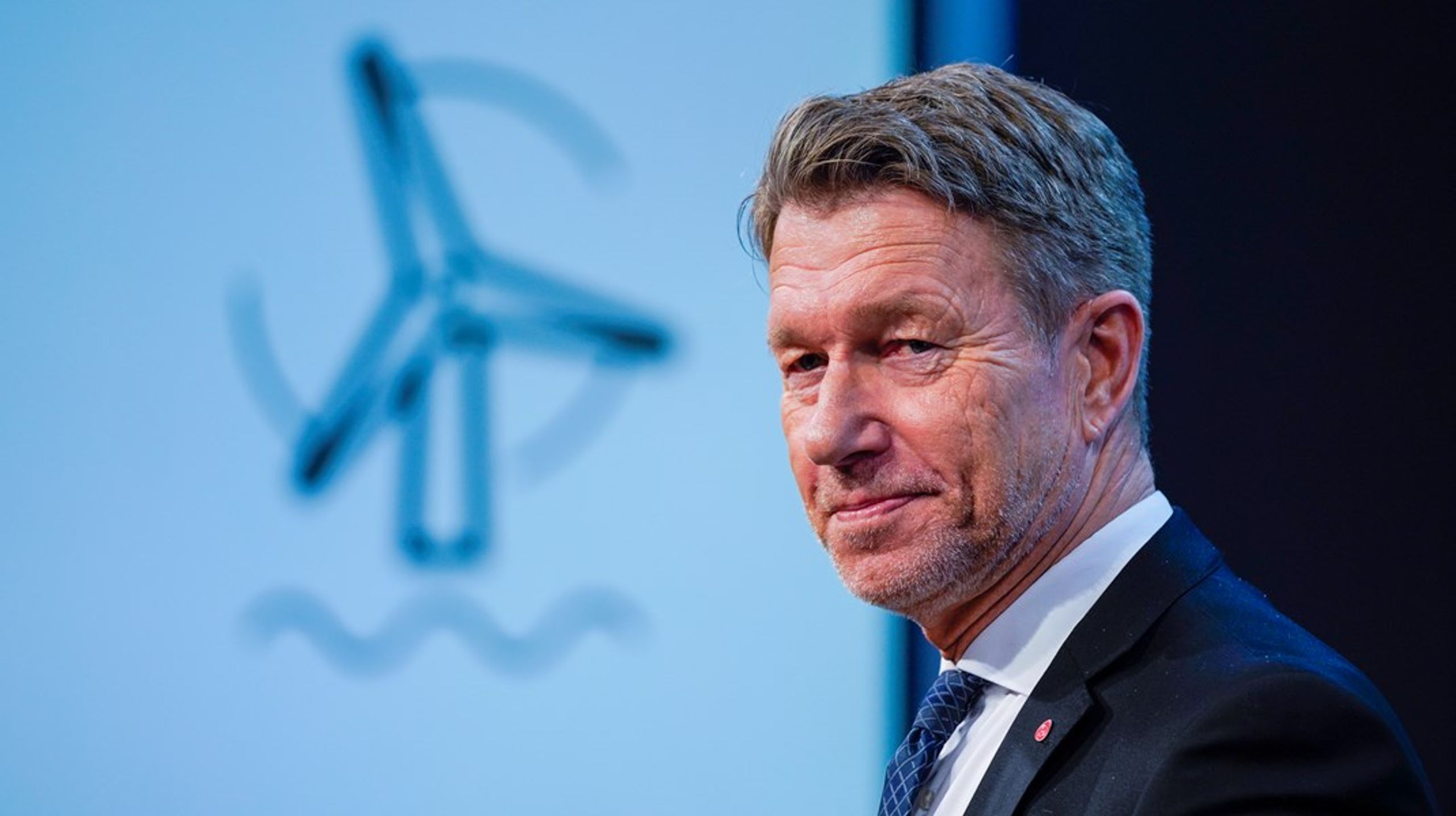 Olje- og energiminister Terje Aasland mottar to rapporter om nett og havvind fra NVE mandag.