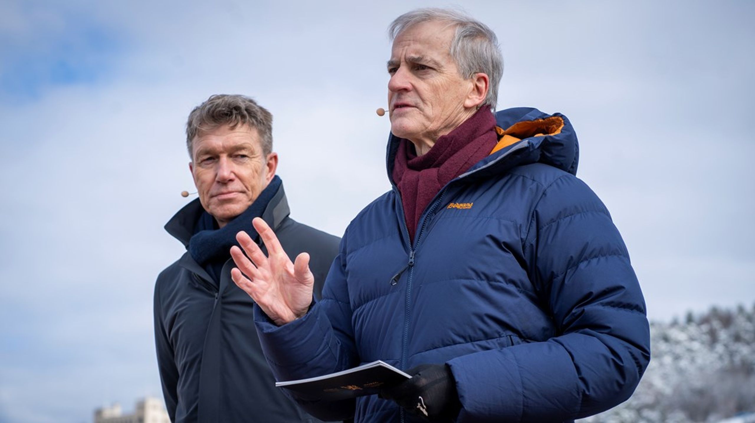 Olje- og energiminister Terje Aasland (Ap) og statsminister Jonas Gahr Støre (Ap) holdt pressekonferanse om den første tildelingen av havvind på norsk sokkel om bord på MS Brisen.