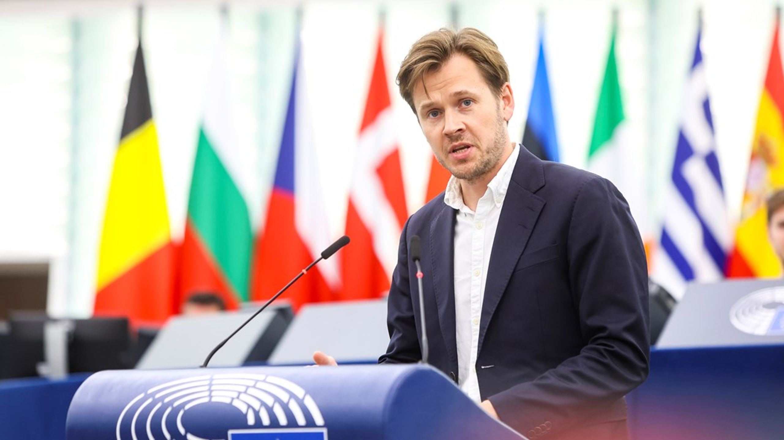 Den danske EU-parlamentarikeren for Socialdemokratiet, Niels Fuglsang, mener at EU bør revurdere forholdet til Kina, som vi er blitt for avhengige av.