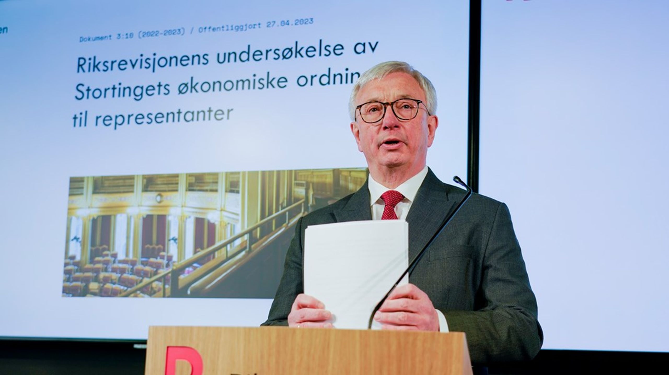 Riksrevisor&nbsp;Karl Eirik Schjøtt-Pedersen presenterte torsdag rapporten Riksrevisjonens undersøkelse
av Stortingets økonomiske
ordninger til representanter.