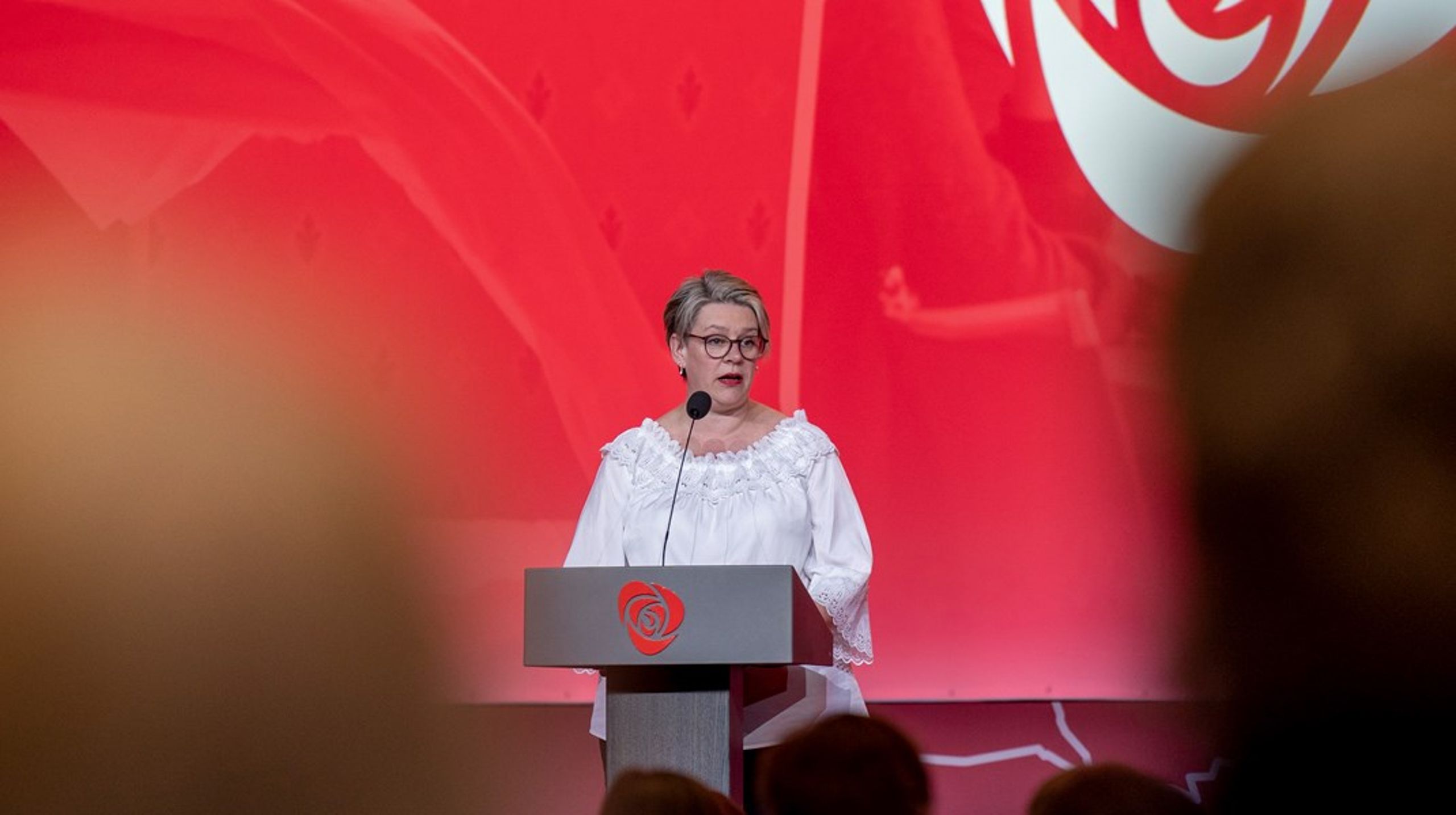 Arbeids- og sosialminister Marte Mjøs Persen vil ikke love at minsteytelsene vil øke. Hun vil heller snakke om hvordan hun skal få flere i jobb.