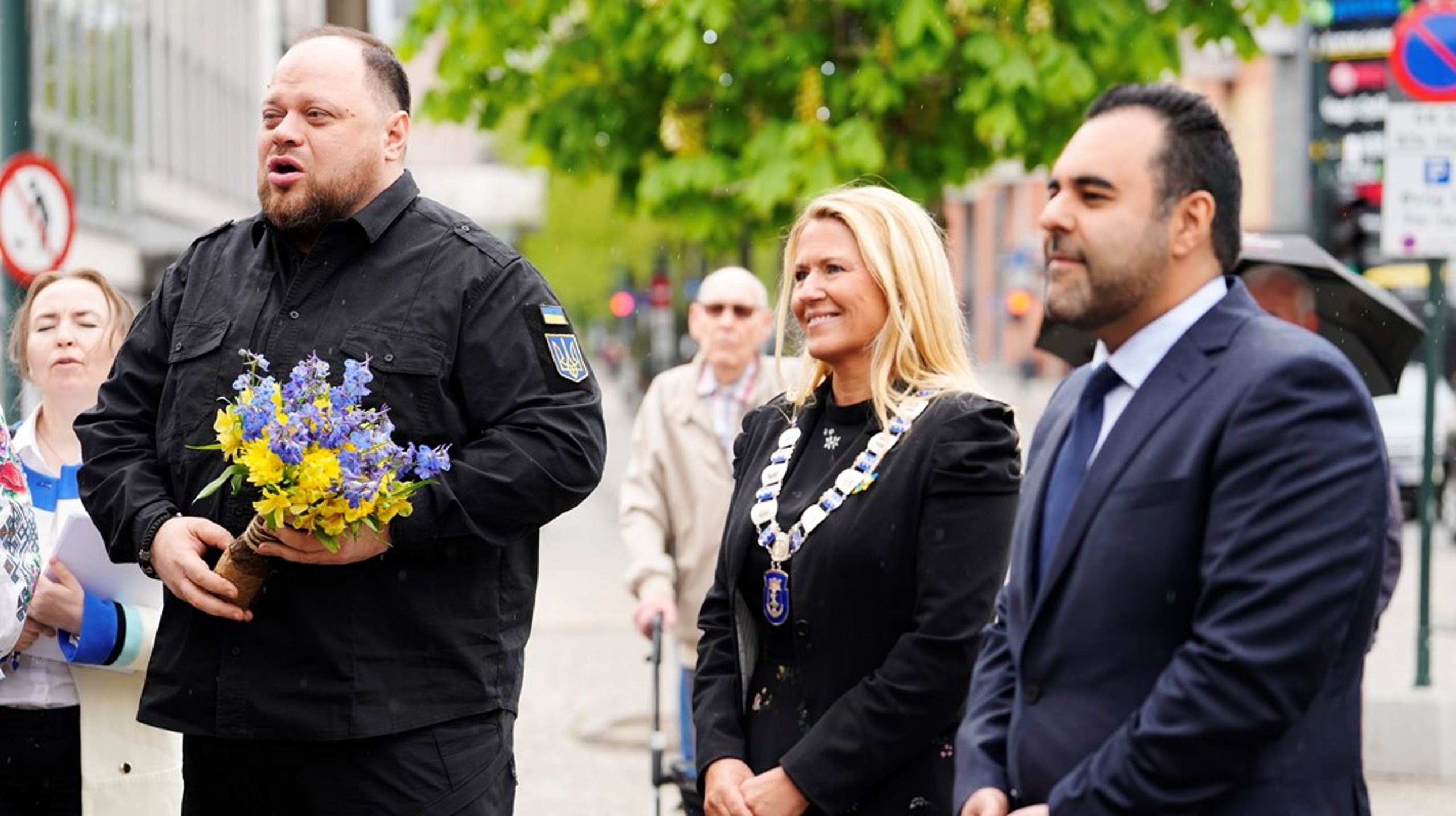 Ukrainas parlamentsformann Ruslan Stefantsjuk besøker Drammen. Her sammen med stortingspresident Masud Gharahkhani og ordfører Monica Myrvold Berg etter besøk i Drammen rådhus.