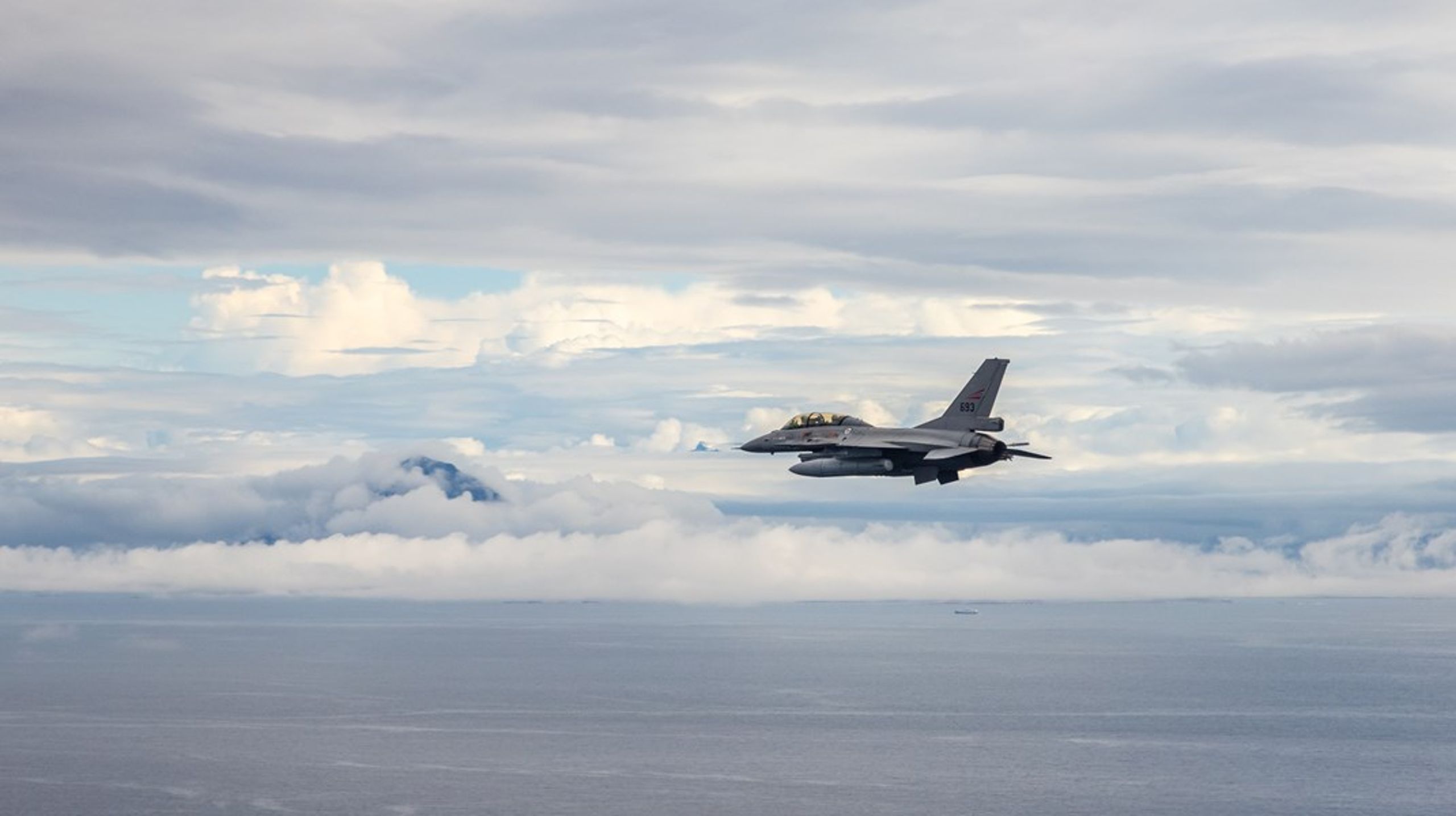 Norske og amerikanske myndigheter har godkjent salget av 32 F-16 fly til Romania.&nbsp;