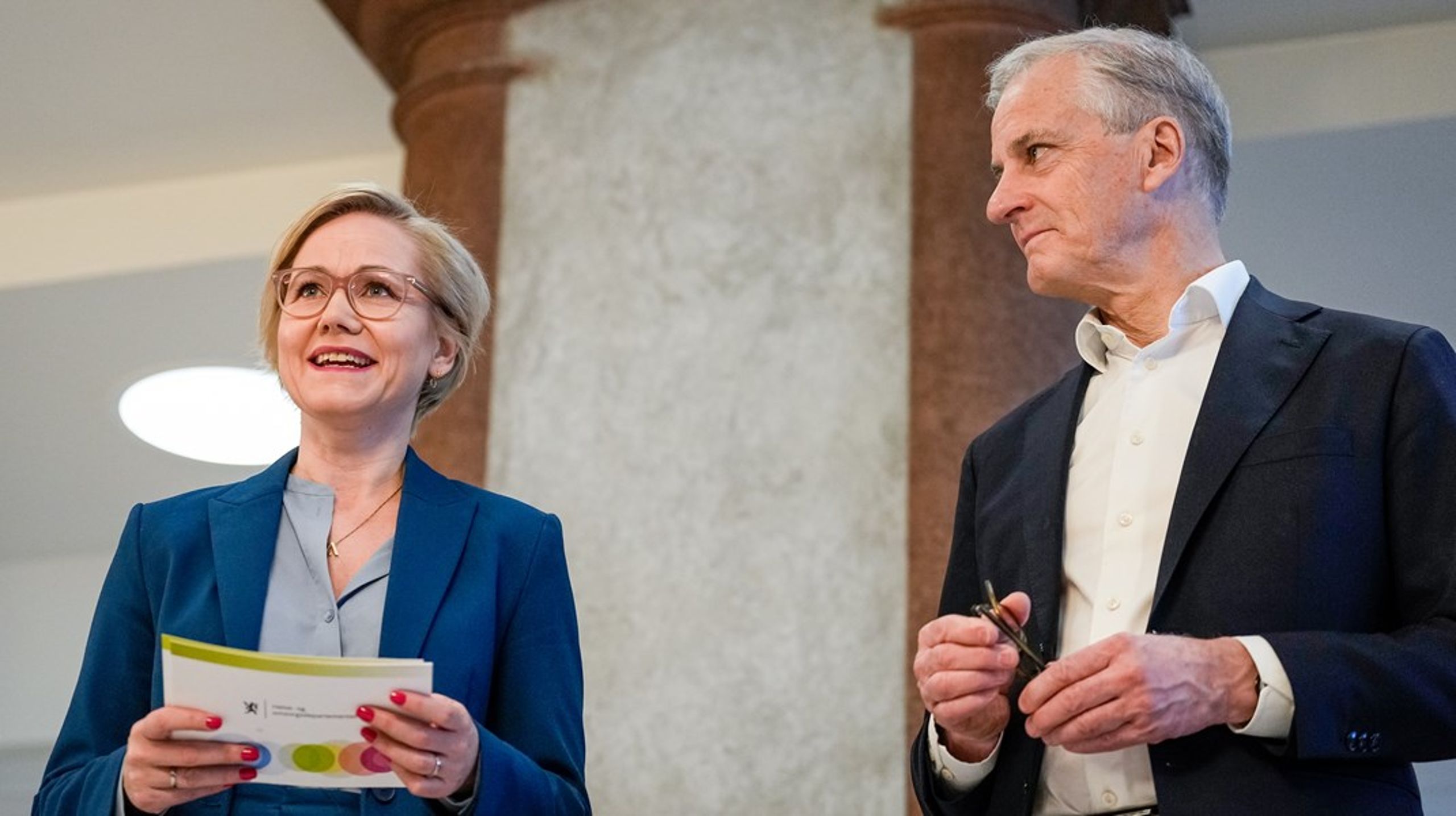 Helse- og omsorgsminister Ingvild Kjerkol og statsminister Jonas Gahr Støre legger frem regjeringens eldrereform på fredag.