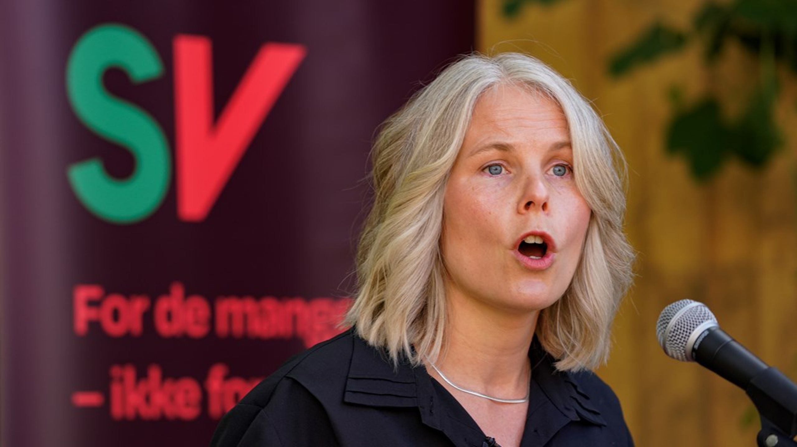 Kirsti Bergstø går inn i sin første valgkamp som SV-leder. På partiets oppsummerende pressekonferanse før sommerferien advarte hun særlig mot å gi Høyre makt i flere kommuner.
