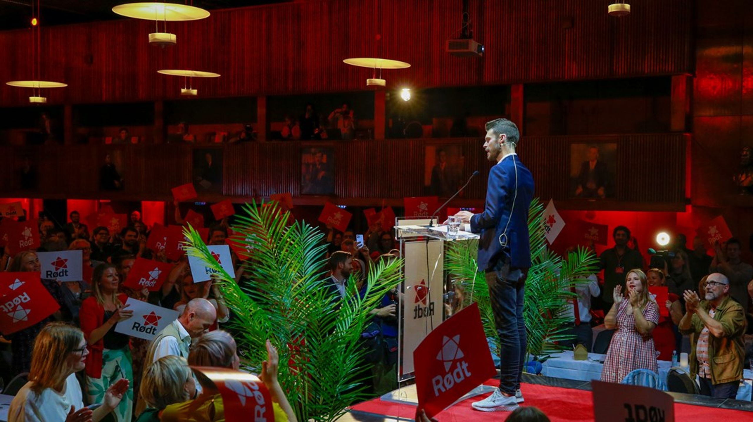 Bjørnar Moxnes holder sin seierstale for Rødt under valgvaken ved stortingsvalget i 2021. På sitt høyeste har Rødt vært nær tosifret på målingene, men i vinter har trenden snudd.&nbsp;